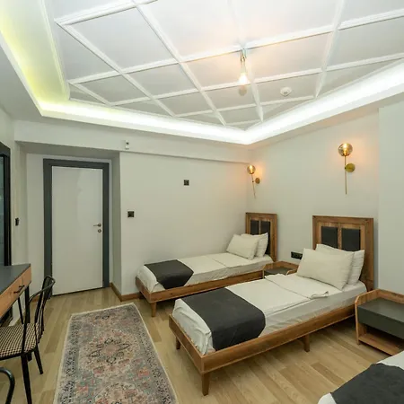 Le Valeria Deluxe Hotel *