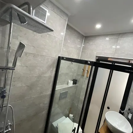 Le Valeria Deluxe Hotel *